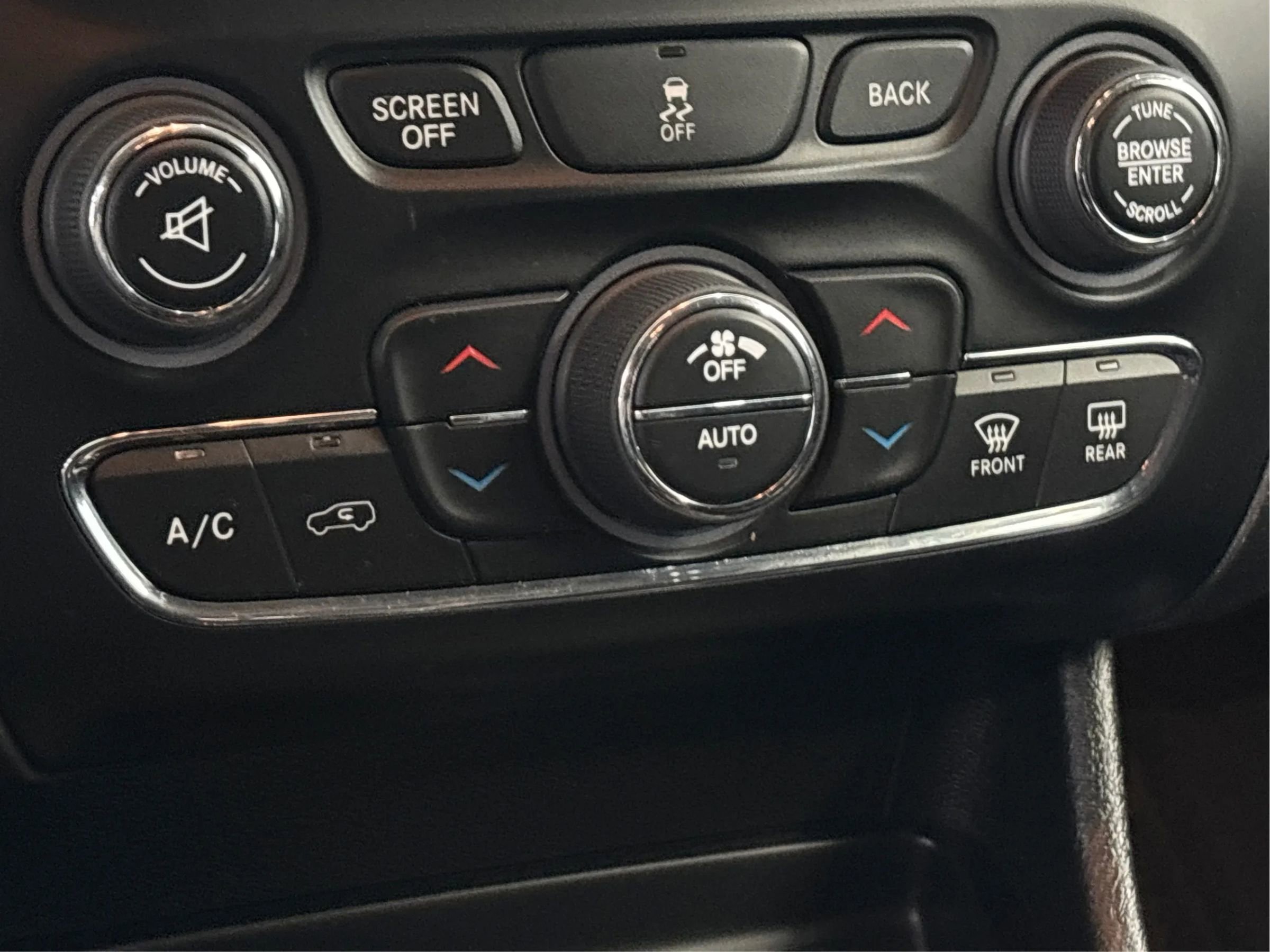 Used 2017 Jeep Cherokee Limited image 37