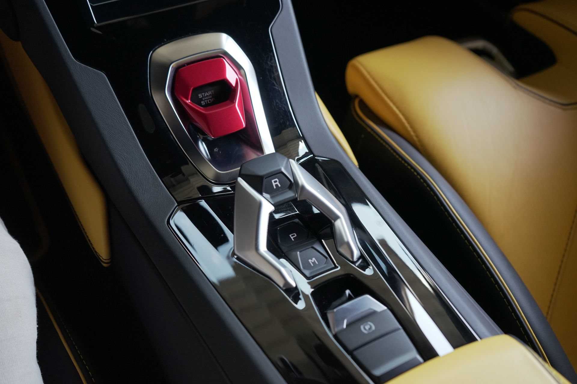 Used 2021 Lamborghini Huracan EVO RWD image 14