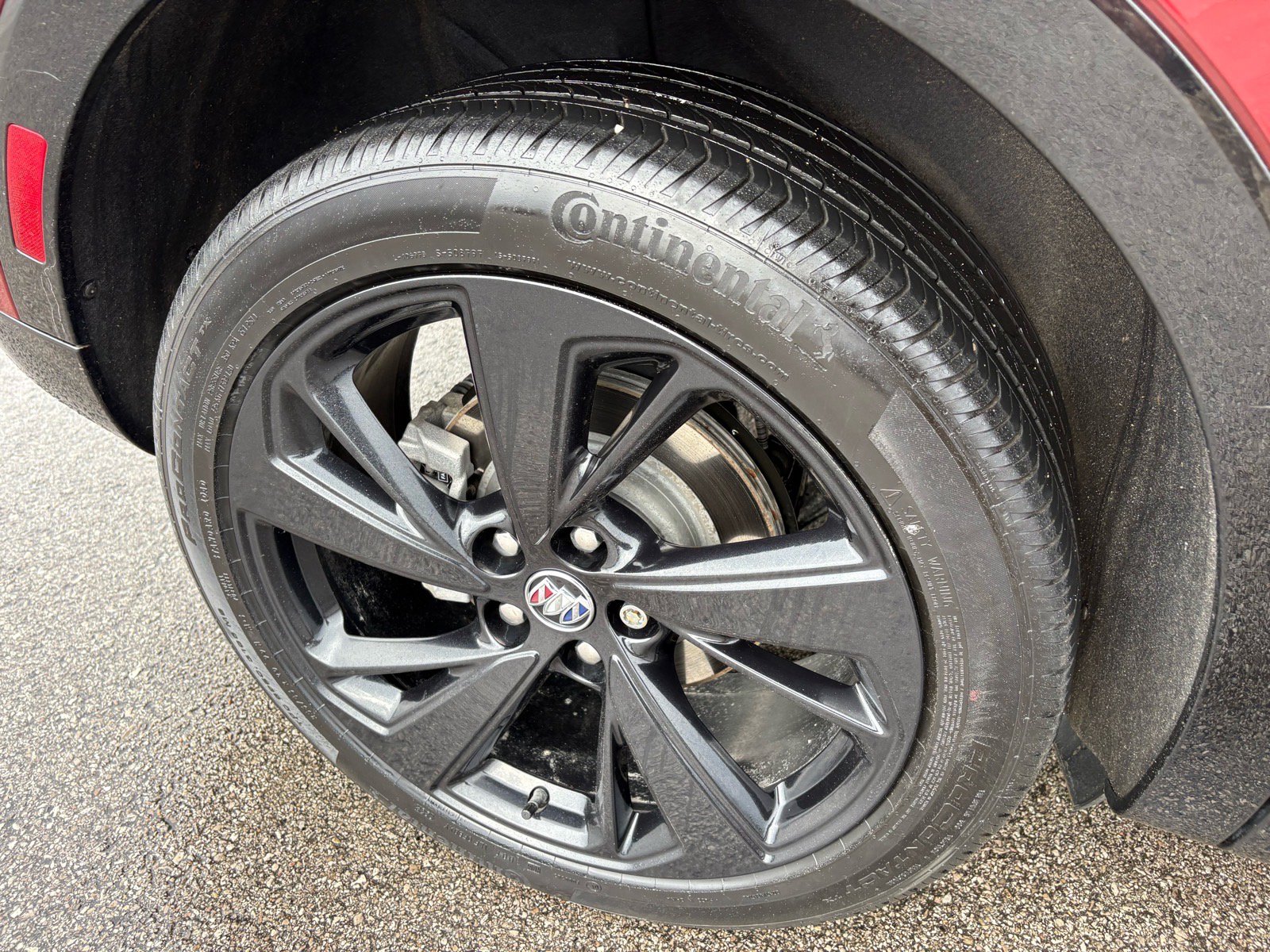 Used 2022 Buick Envision Essence w/ Sport Touring Package image 2