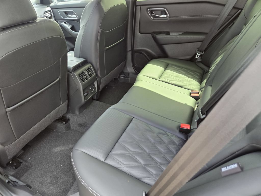 New 2026 Nissan Rogue Platinum w/ Platinum Premium Package AWD/4WD image 9