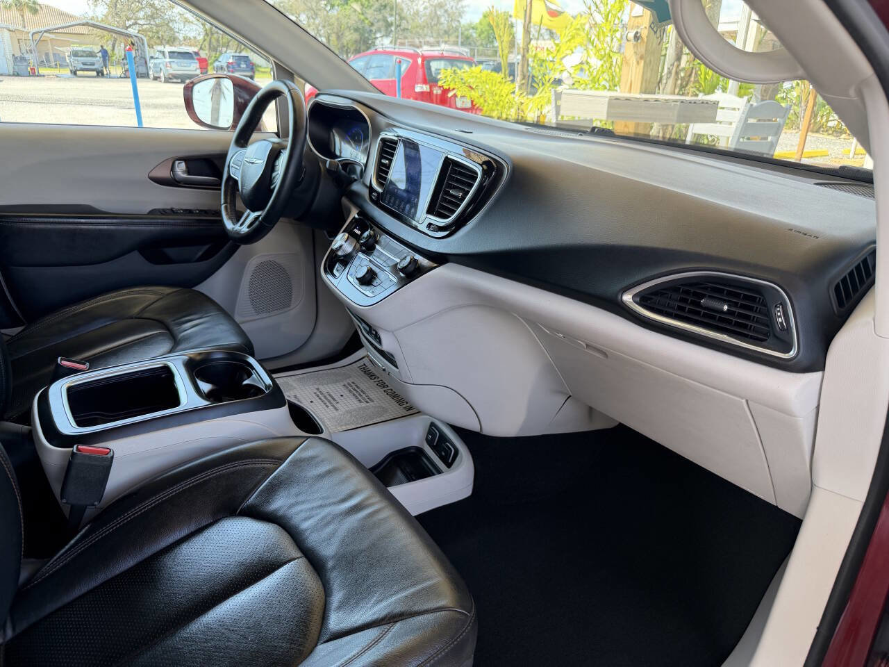 Used 2017 Chrysler Pacifica Touring-L Plus FWD image 12