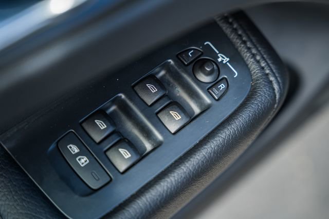 Used 2021 Volvo XC60 T5 Momentum w/ Advanced Package AWD/4WD image 39