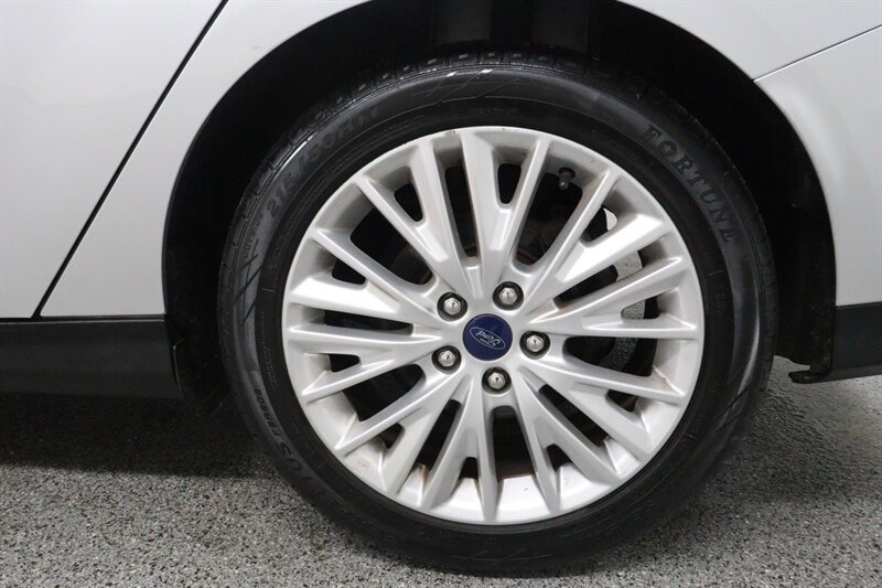 Used 2017 Ford Focus Titanium FWD image 32