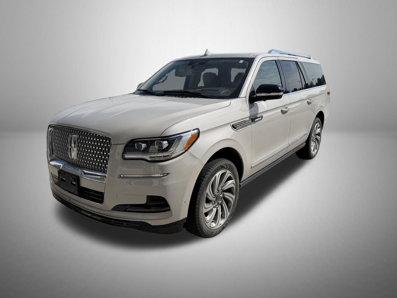 Used 2023 Lincoln Navigator L Reserve AWD/4WD image 1