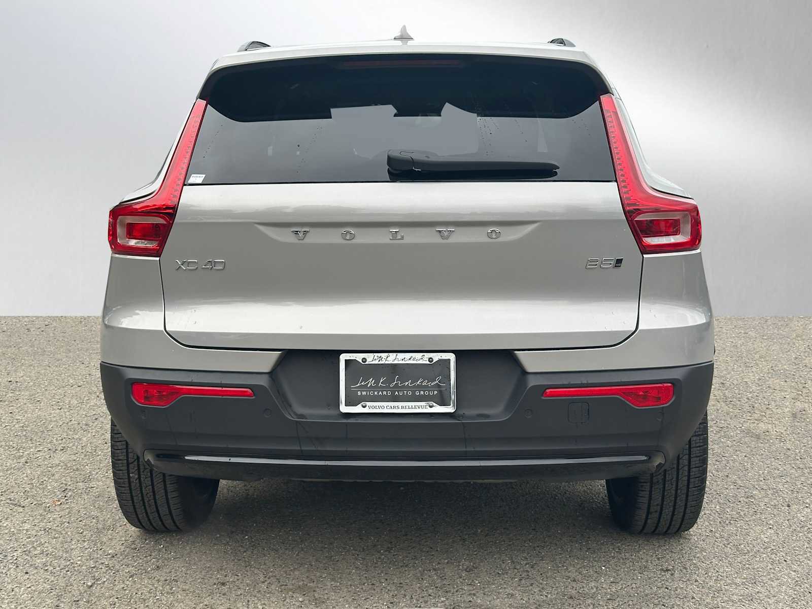 Used 2025 Volvo XC40 B5 Plus w/ Climate Package image 4