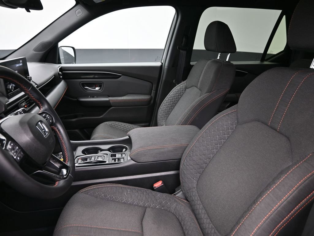 Certified 2025 Honda Pilot Sport image 25