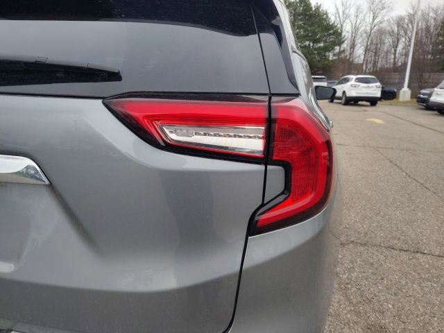 Used 2023 GMC Terrain SLE w/ Driver Convenience Package image 10