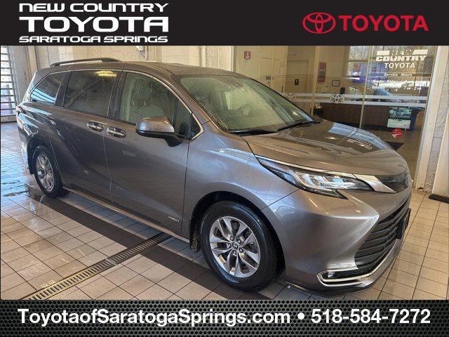 Used 2021 Toyota Sienna XLE image 1