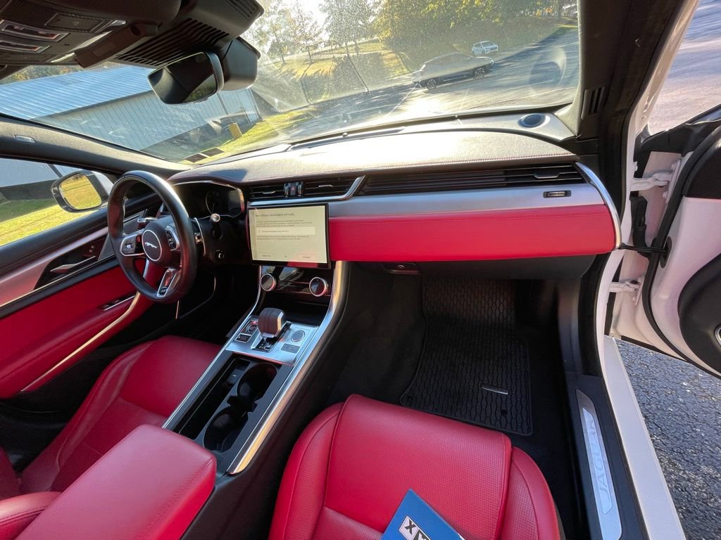 Used 2022 Jaguar XF R-Dynamic SE image 12