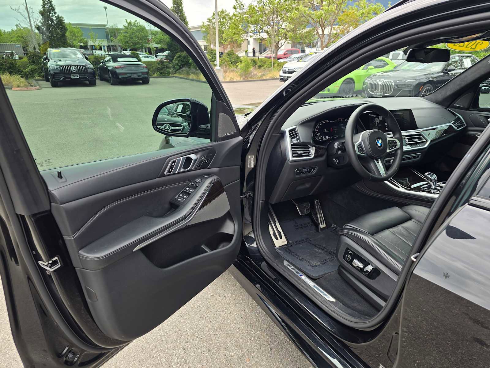 Used 2020 BMW X5 M50i w/ Executive Package image 21