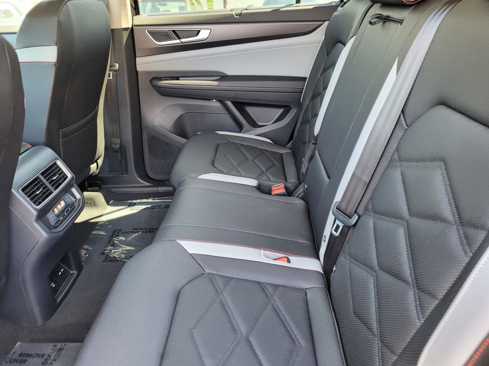 New 2026 Volkswagen Atlas Peak Edition AWD/4WD image 12