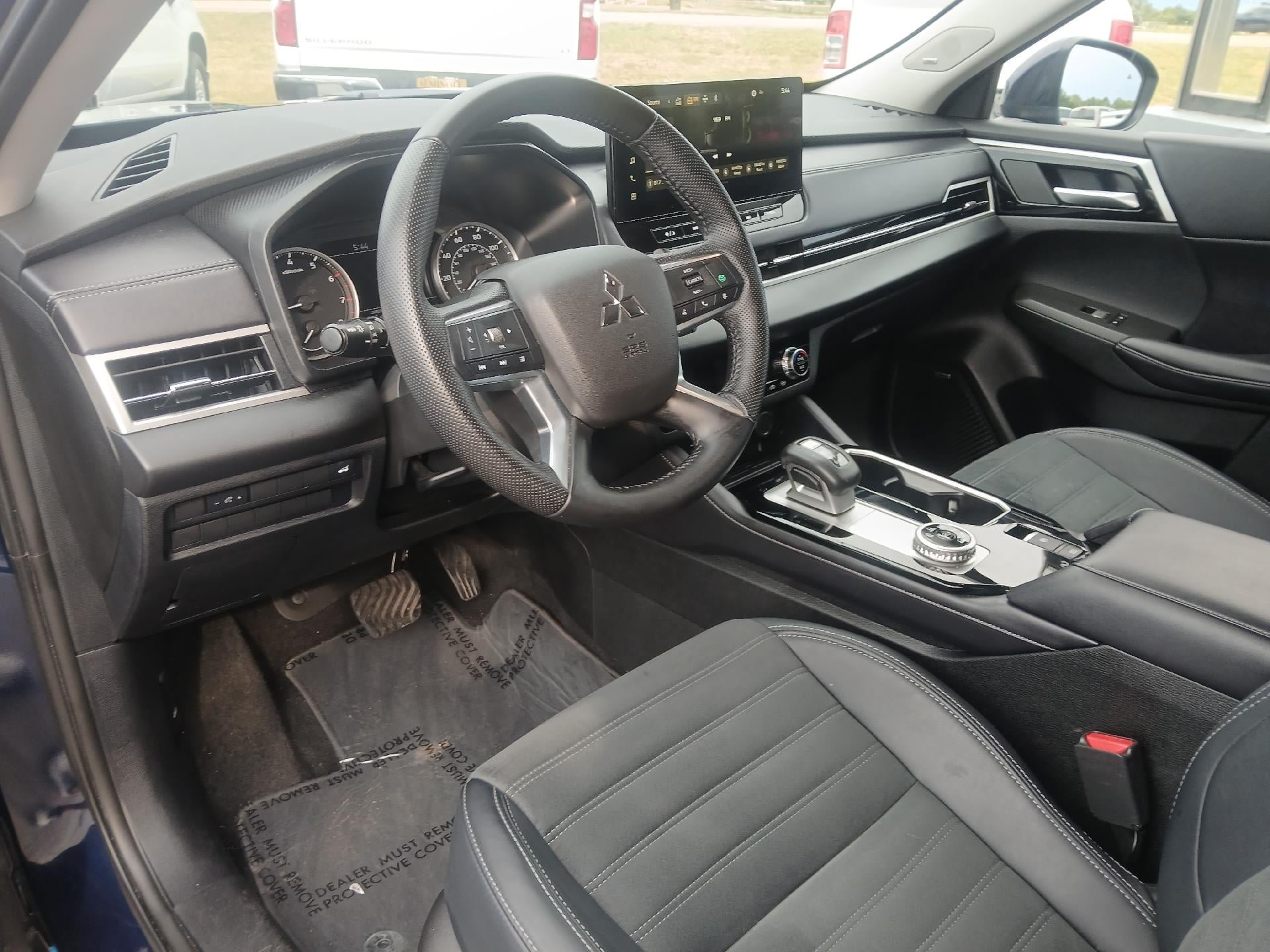 Used 2025 Mitsubishi Outlander SE AWD/4WD image 12