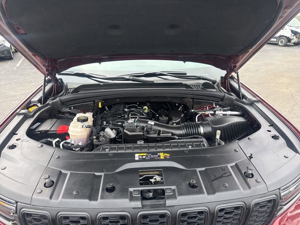 Used 2023 Jeep Grand Cherokee Limited w/ Black Appearance Package image 52