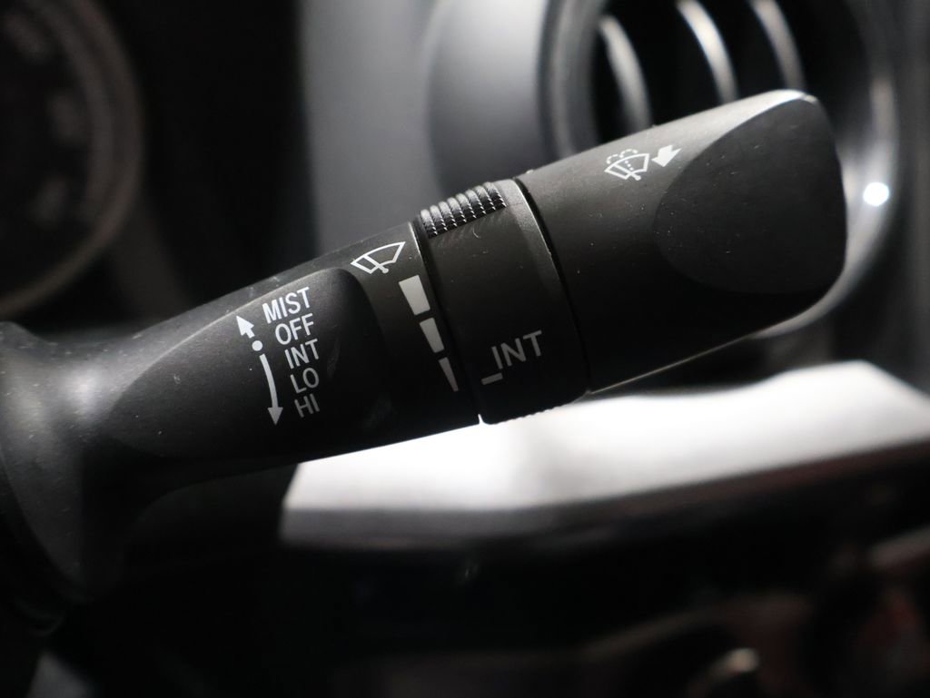 Used 2017 Toyota Tacoma SR5 image 33