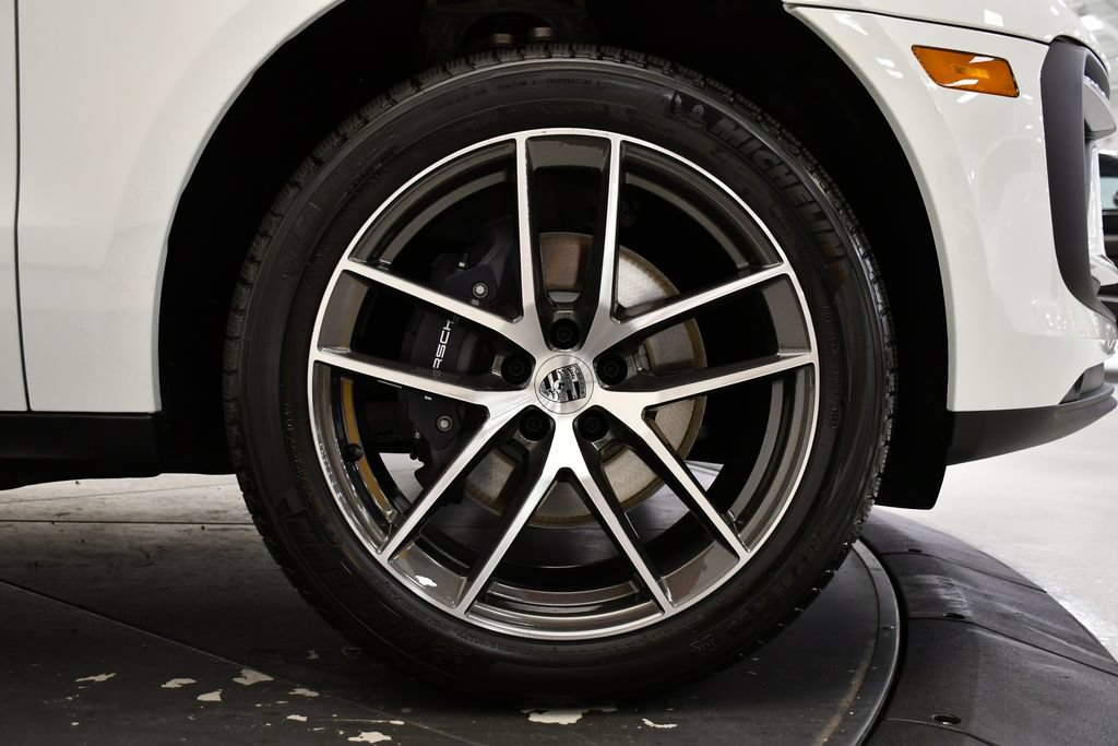 Certified 2026 Porsche Macan Turbo AWD/4WD image 19
