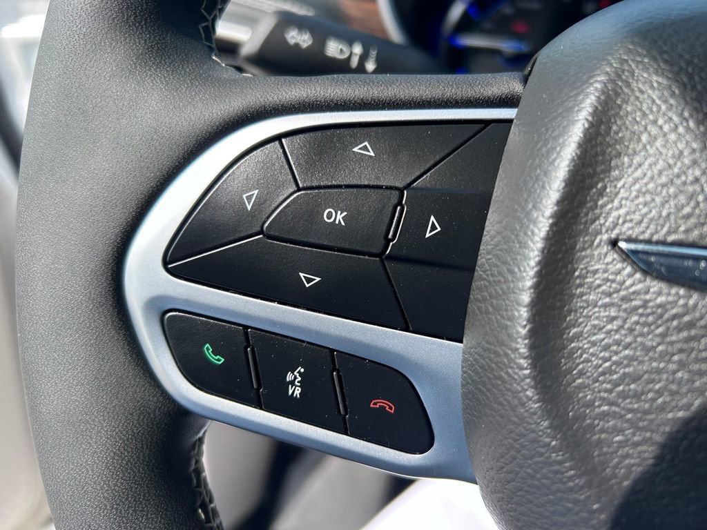 Used 2022 Chrysler Pacifica Limited FWD image 24