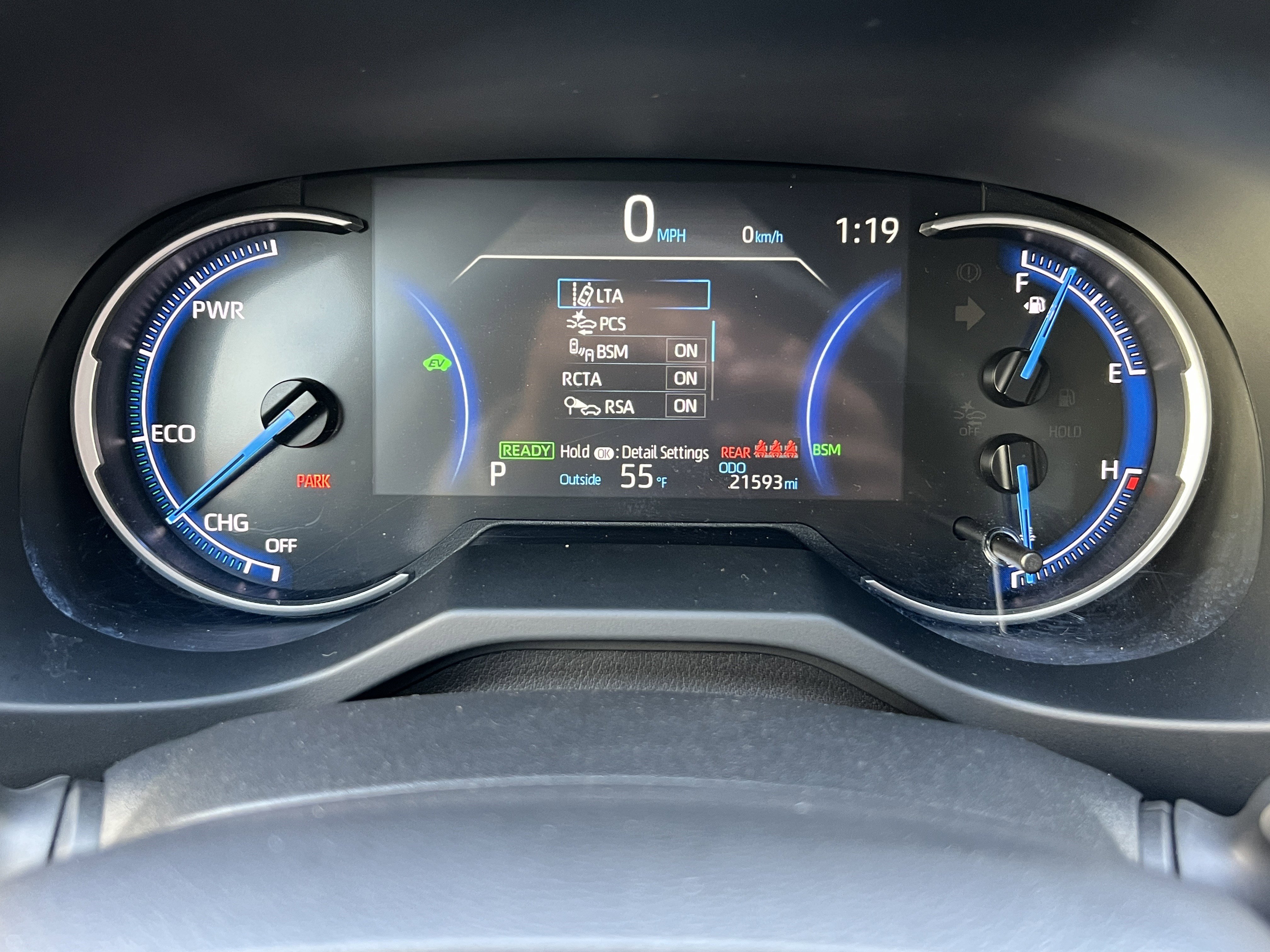 Used 2025 Toyota RAV4 XLE AWD/4WD image 28
