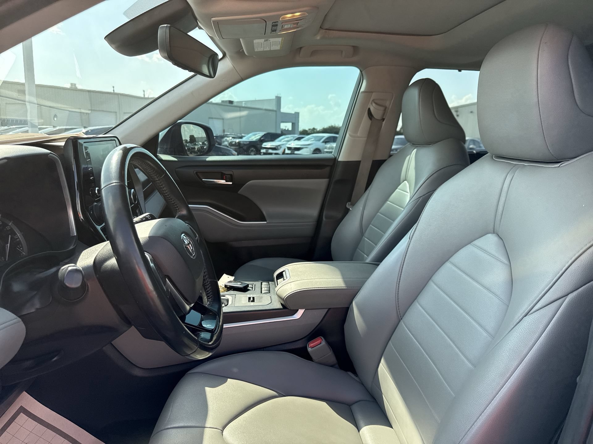 Certified 2021 Toyota Highlander XLE FWD image 13