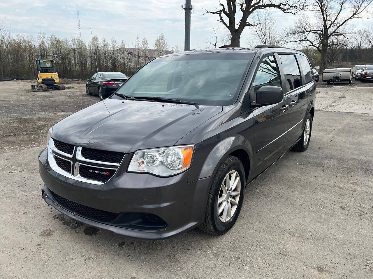 Used 2016 Dodge Grand Caravan SXT w/ UConnect Hands-Free Group FWD image 1