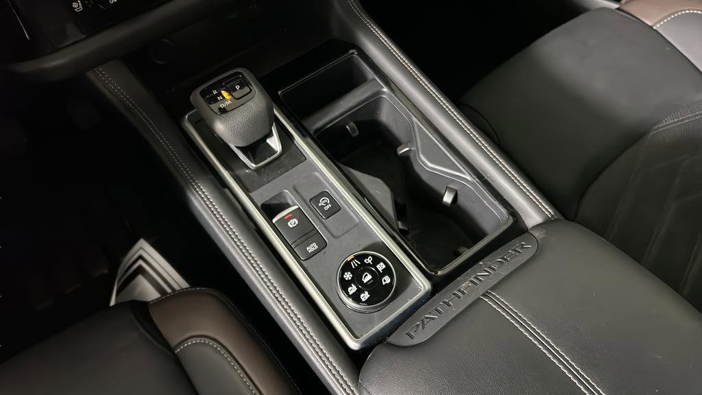 Used 2025 Nissan Pathfinder Platinum image 30