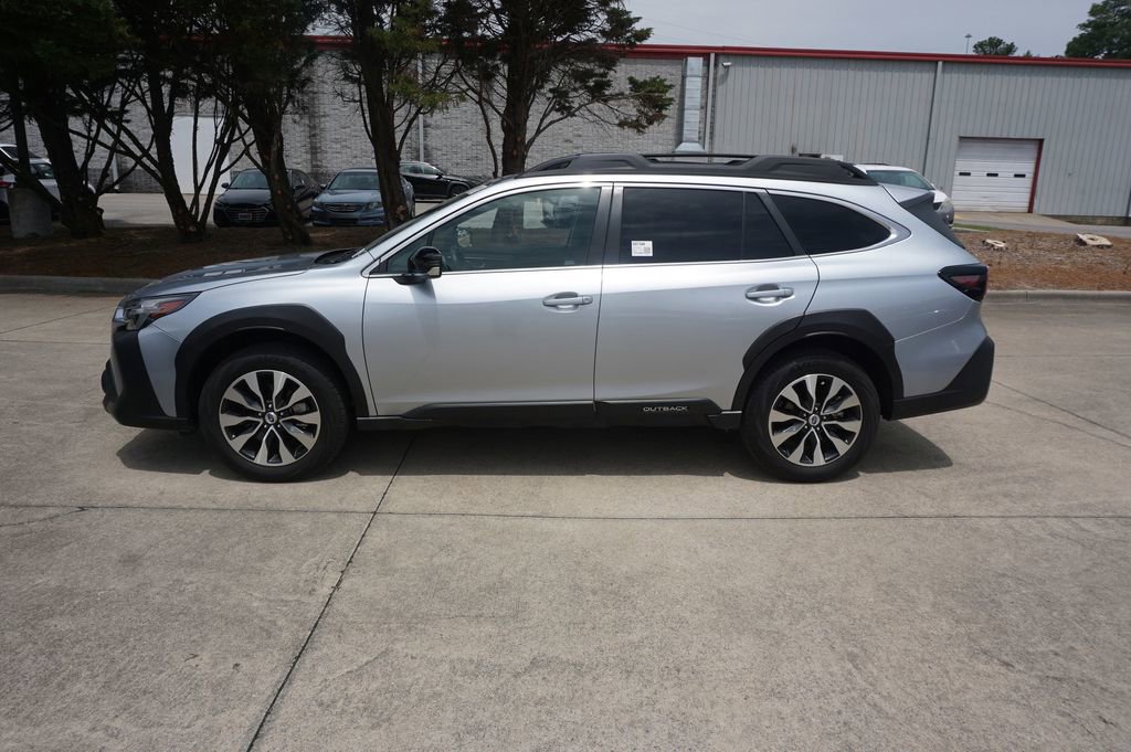 Used 2025 Subaru Outback Limited AWD/4WD image 19
