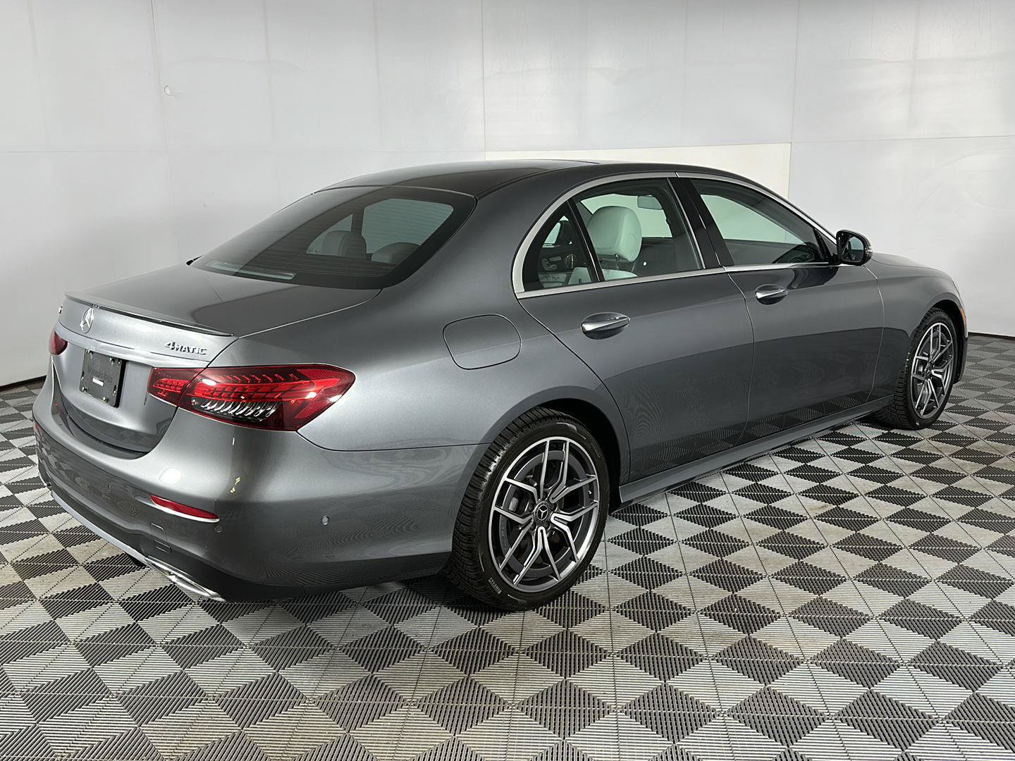Used 2023 Mercedes-Benz E 450 4MATIC Sedan image 28