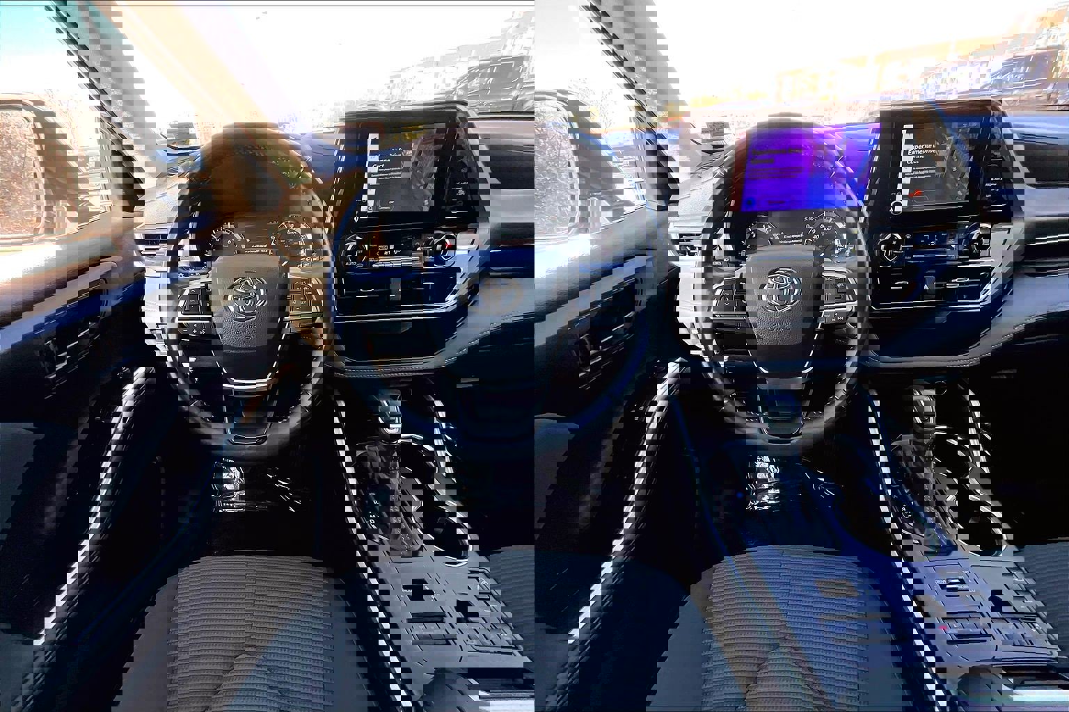 Used 2024 Toyota Highlander LE image 5