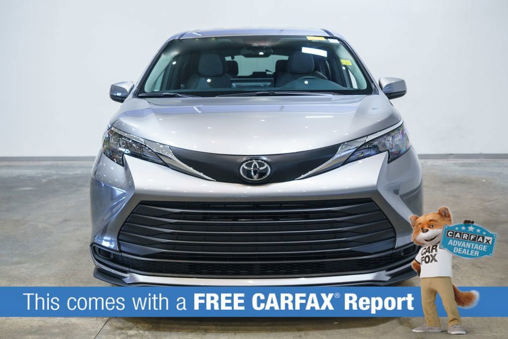Certified 2026 Toyota Sienna LE FWD image 2