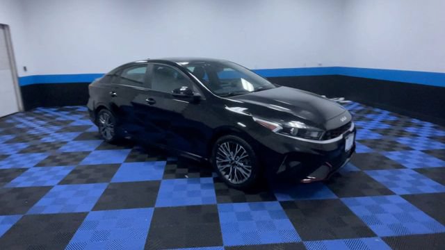 Used 2023 Kia Forte GT-Line w/ GT-Line Premium Package FWD image 2