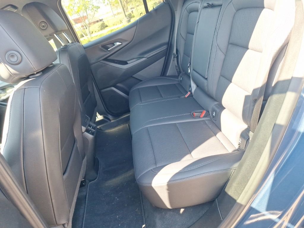Used 2025 Chevrolet Equinox LT w/ Convenience Package II image 12