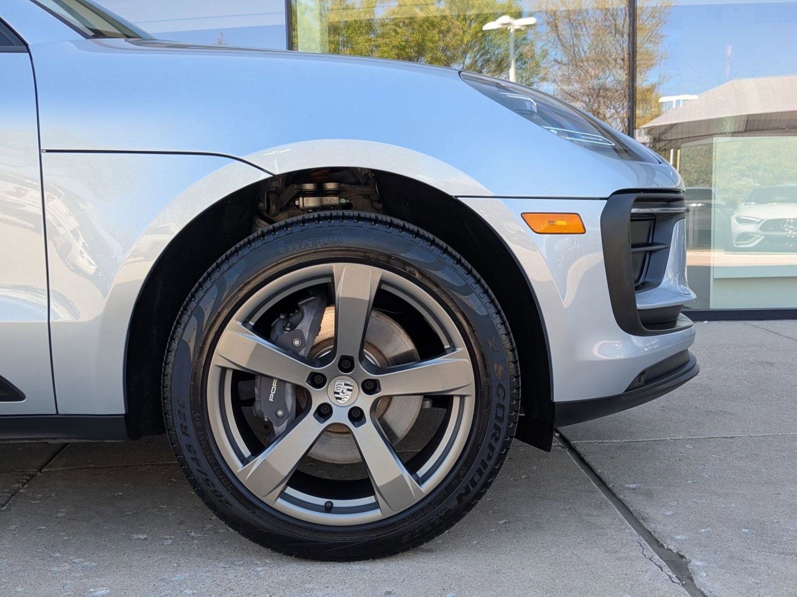 Certified 2025 Porsche Macan image 11