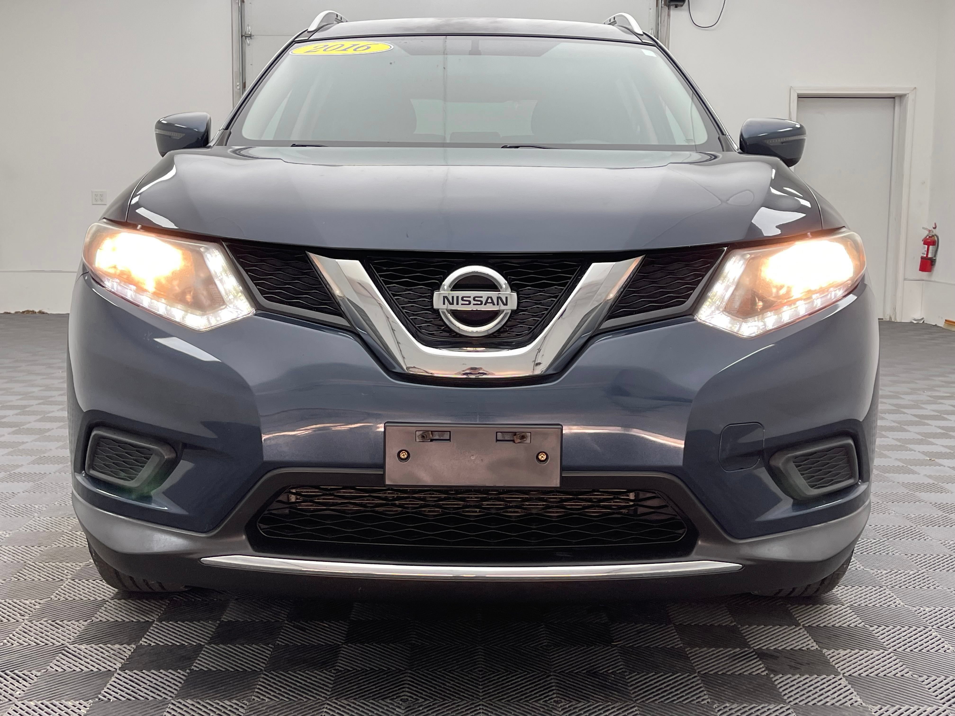 Used 2016 Nissan Rogue SV AWD/4WD image 11