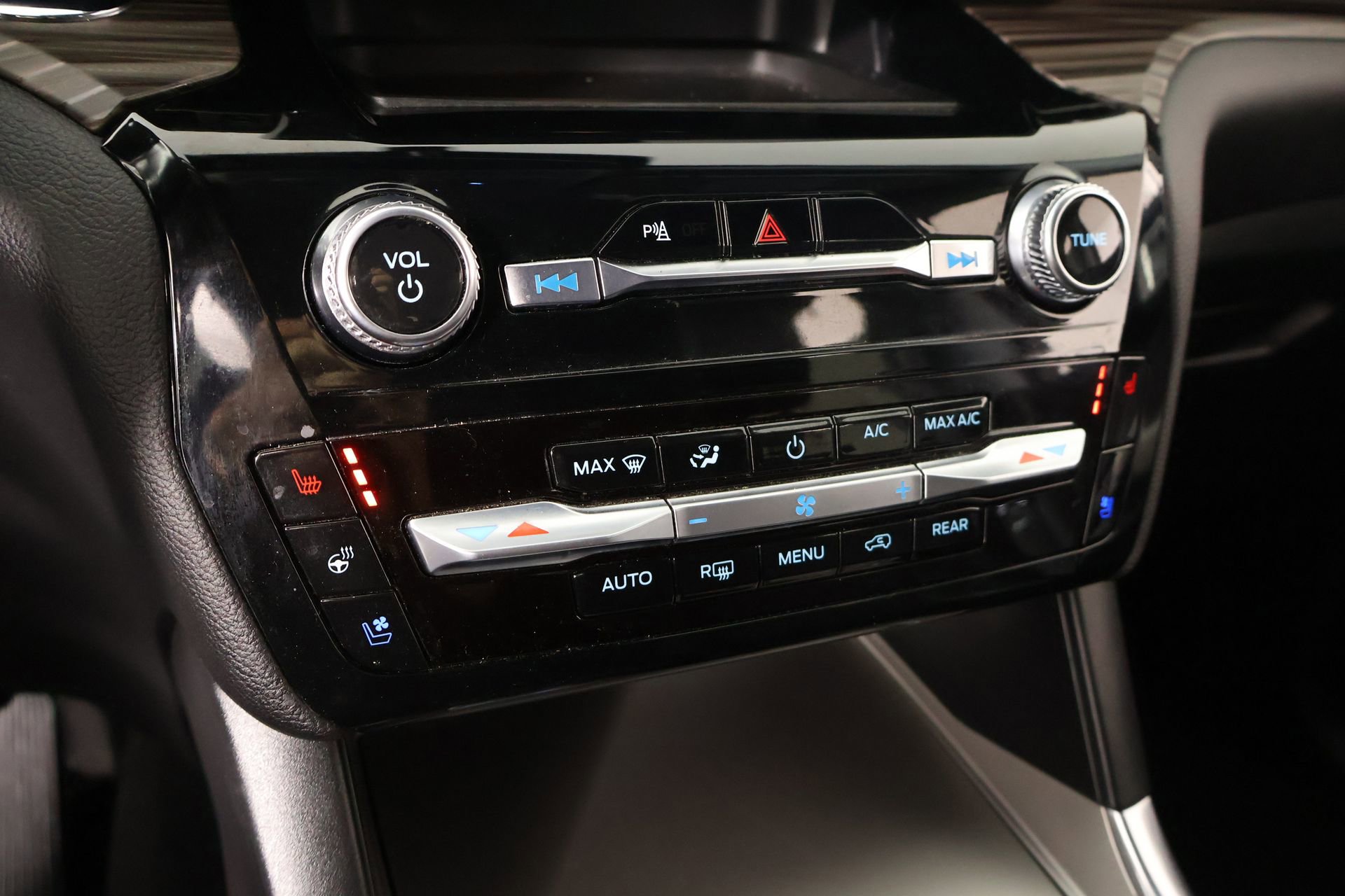 Used 2023 Ford Explorer Limited image 8