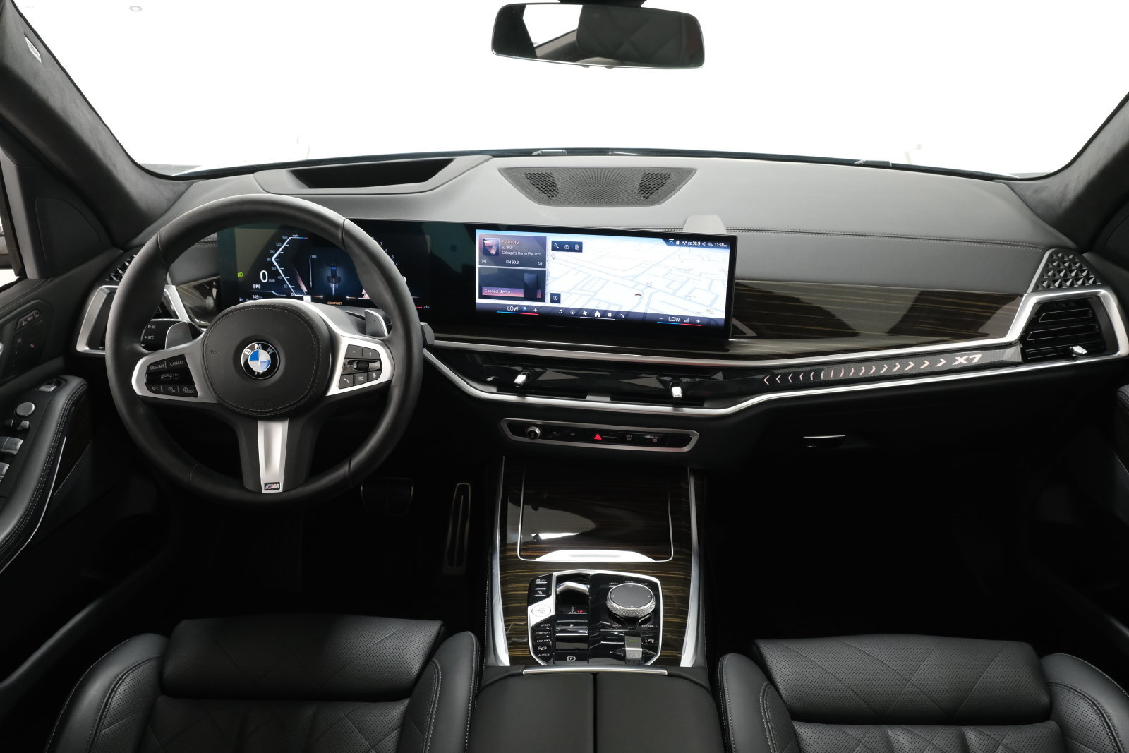 Used 2025 BMW X7 xDrive40i w/ M Sport Package AWD/4WD image 9