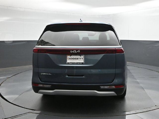 Used 2024 Kia Carnival EX FWD image 5