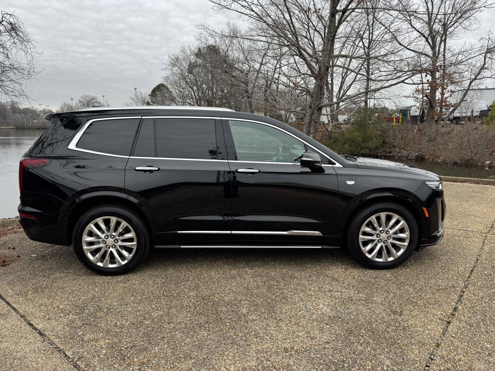 Used 2020 Cadillac XT6 Premium Luxury w/ Platinum Package image 3