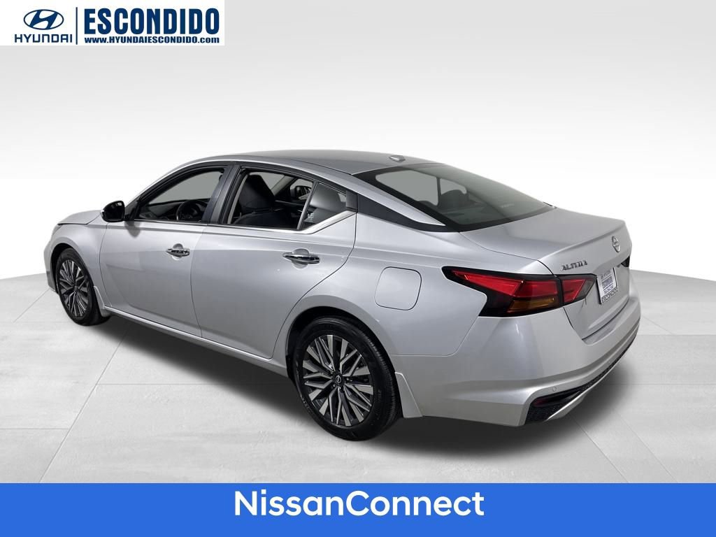 Used 2024 Nissan Altima 2.5 SV w/ SV Premium Package image 3