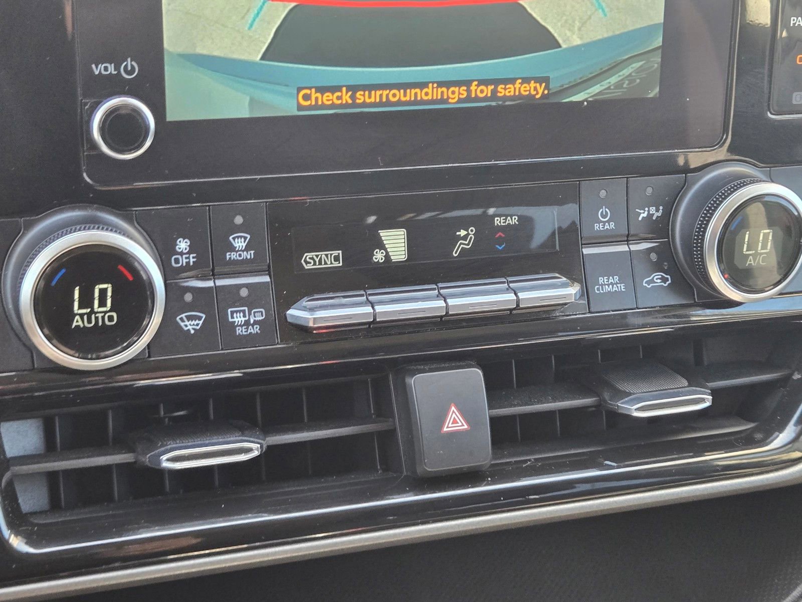 Used 2023 Toyota Highlander LE AWD/4WD image 22