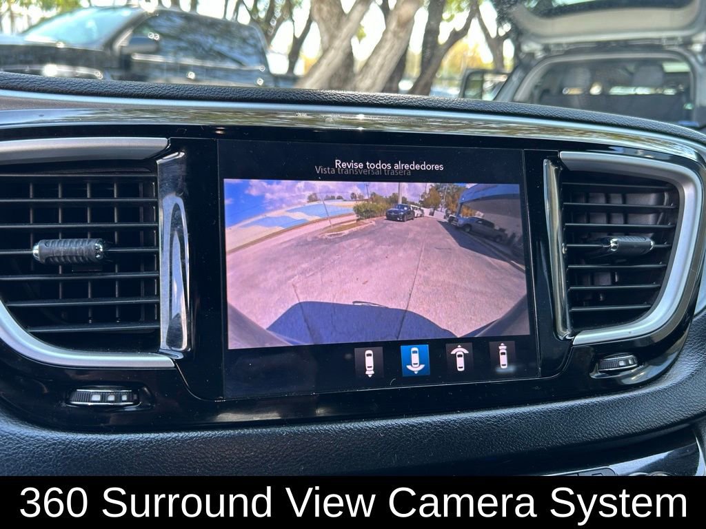 Used 2020 Chrysler Pacifica Touring-L Plus image 26