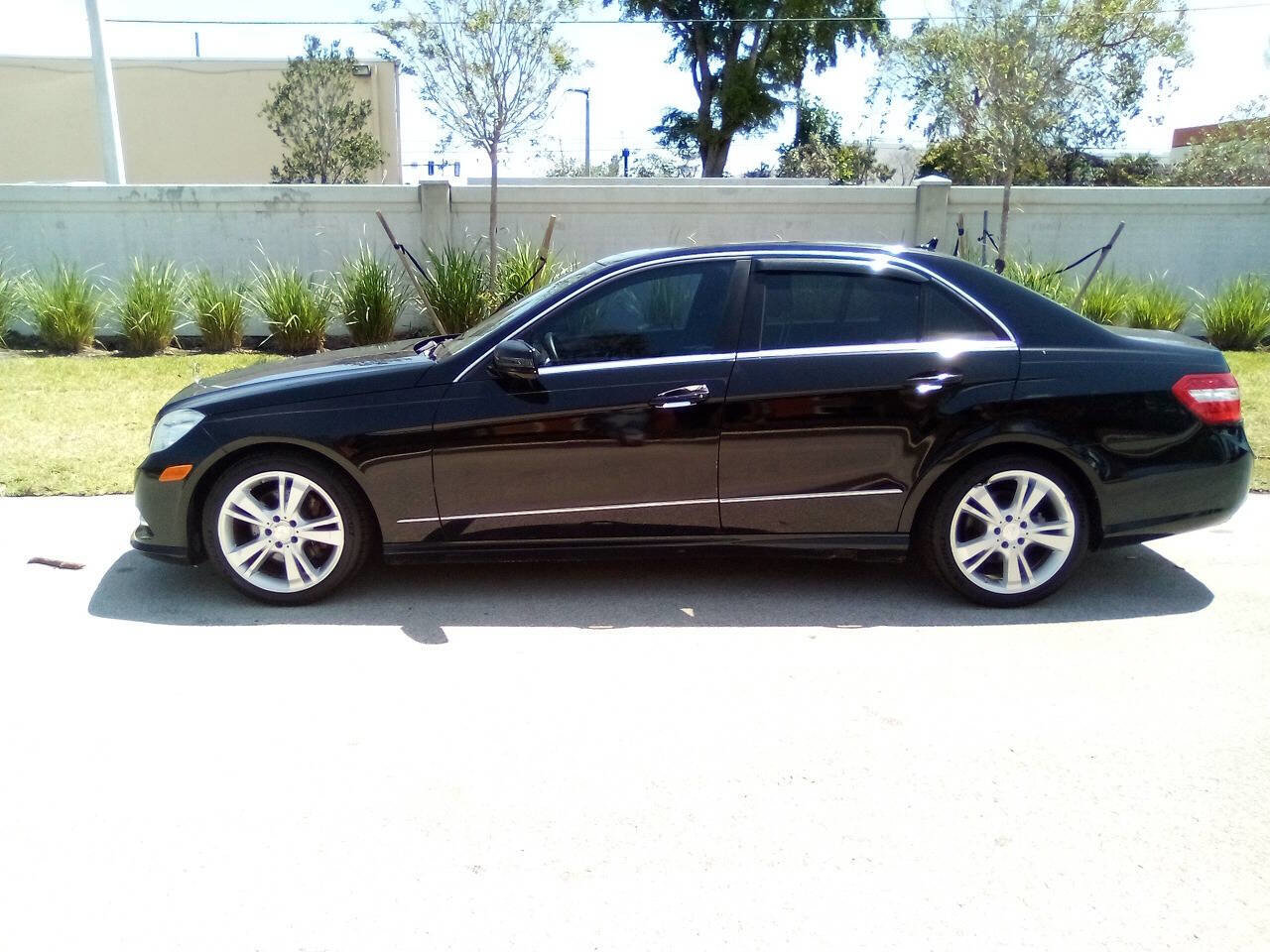 Used 2013 Mercedes-Benz E 350 4MATIC Sedan image 8