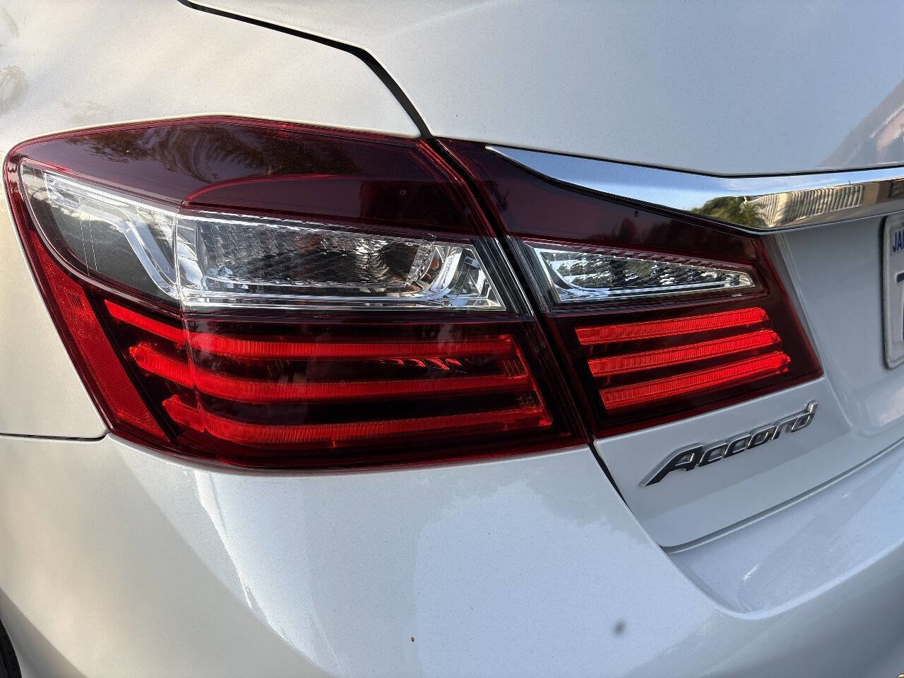 Used 2017 Honda Accord EX image 9