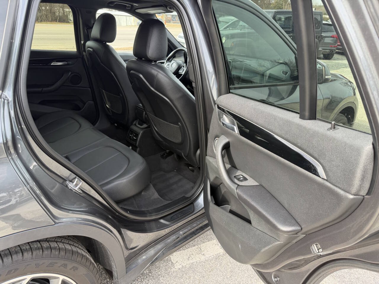 Used 2017 BMW X1 xDrive28i AWD/4WD image 16