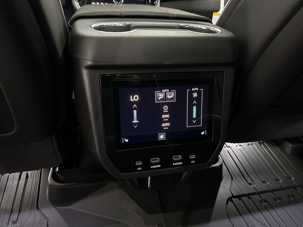 New 2026 GMC Yukon AT4 Ultimate AWD/4WD image 22