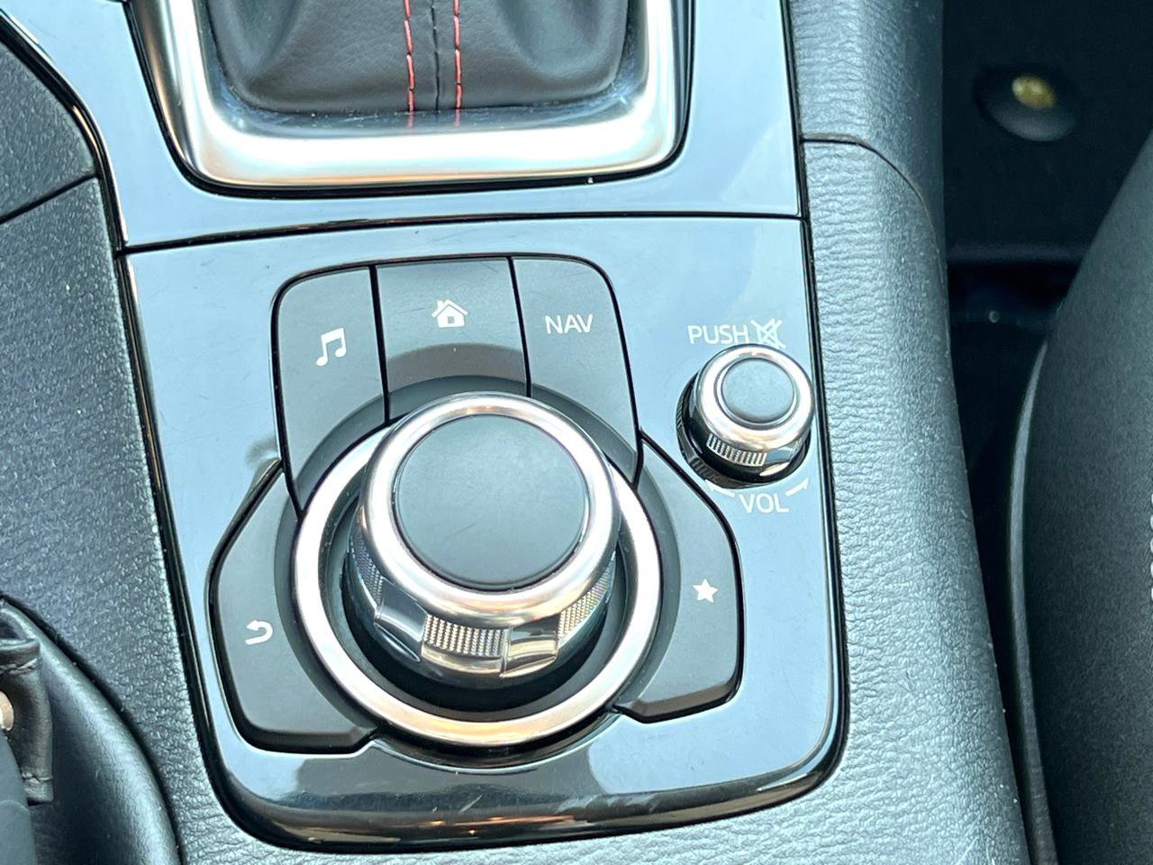 Used 2015 MAZDA MAZDA3 i Touring image 29