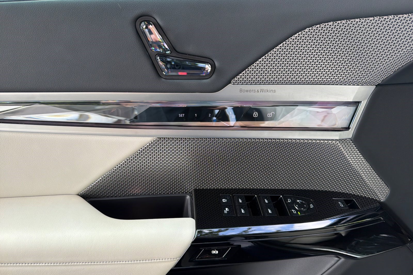 Certified 2023 BMW 740i w/ Executive Package RWD image 12
