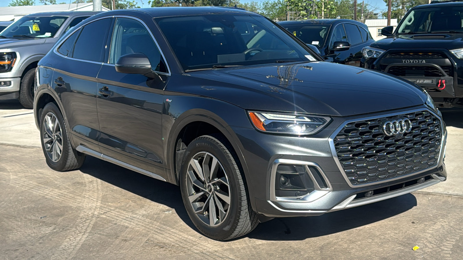 Used 2023 Audi Q5 2.0T Premium w/ Convenience Package image 3