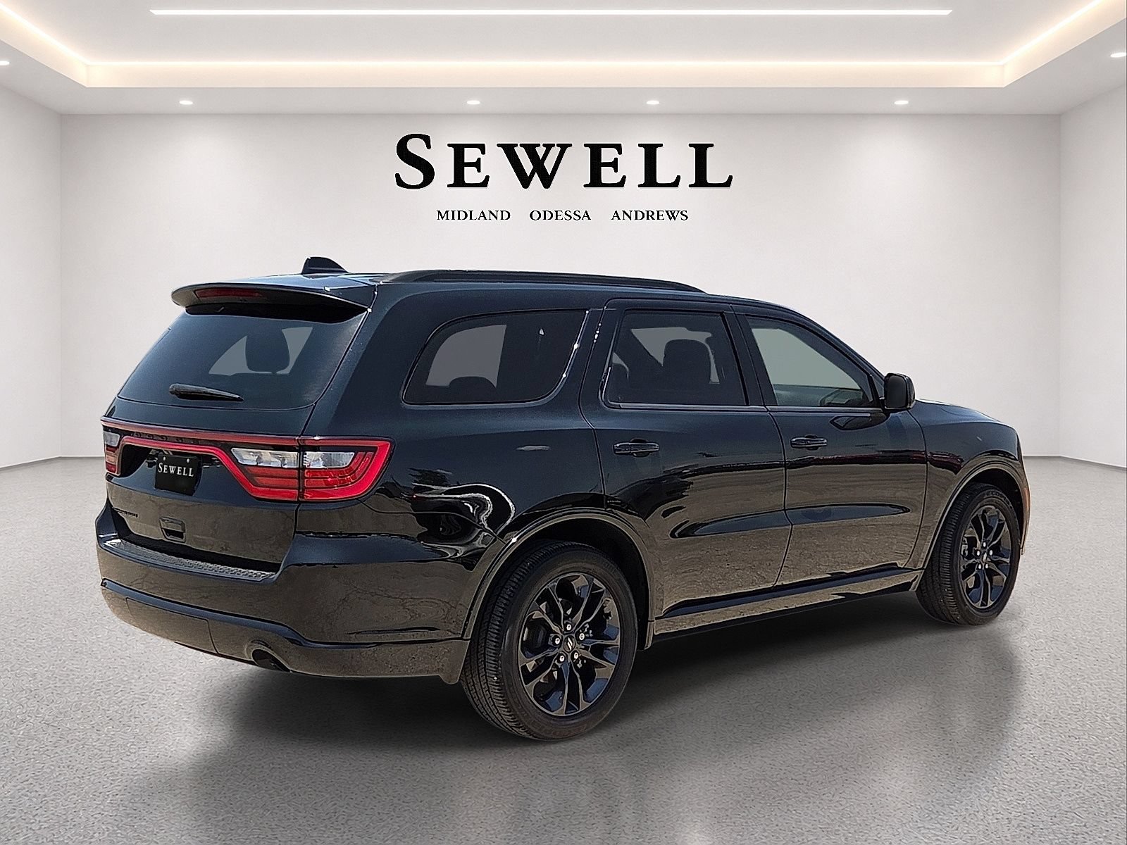 Used 2024 Dodge Durango SXT w/ SXT Blacktop Group RWD image 4