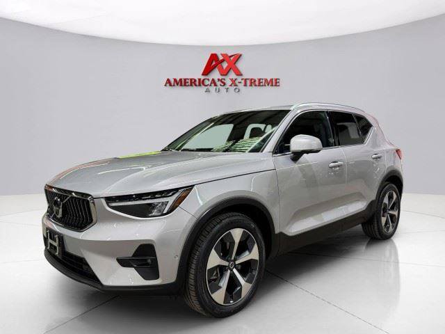 Used 2023 Volvo XC40 B5 Plus w/ Driver Assist Package AWD/4WD image 4