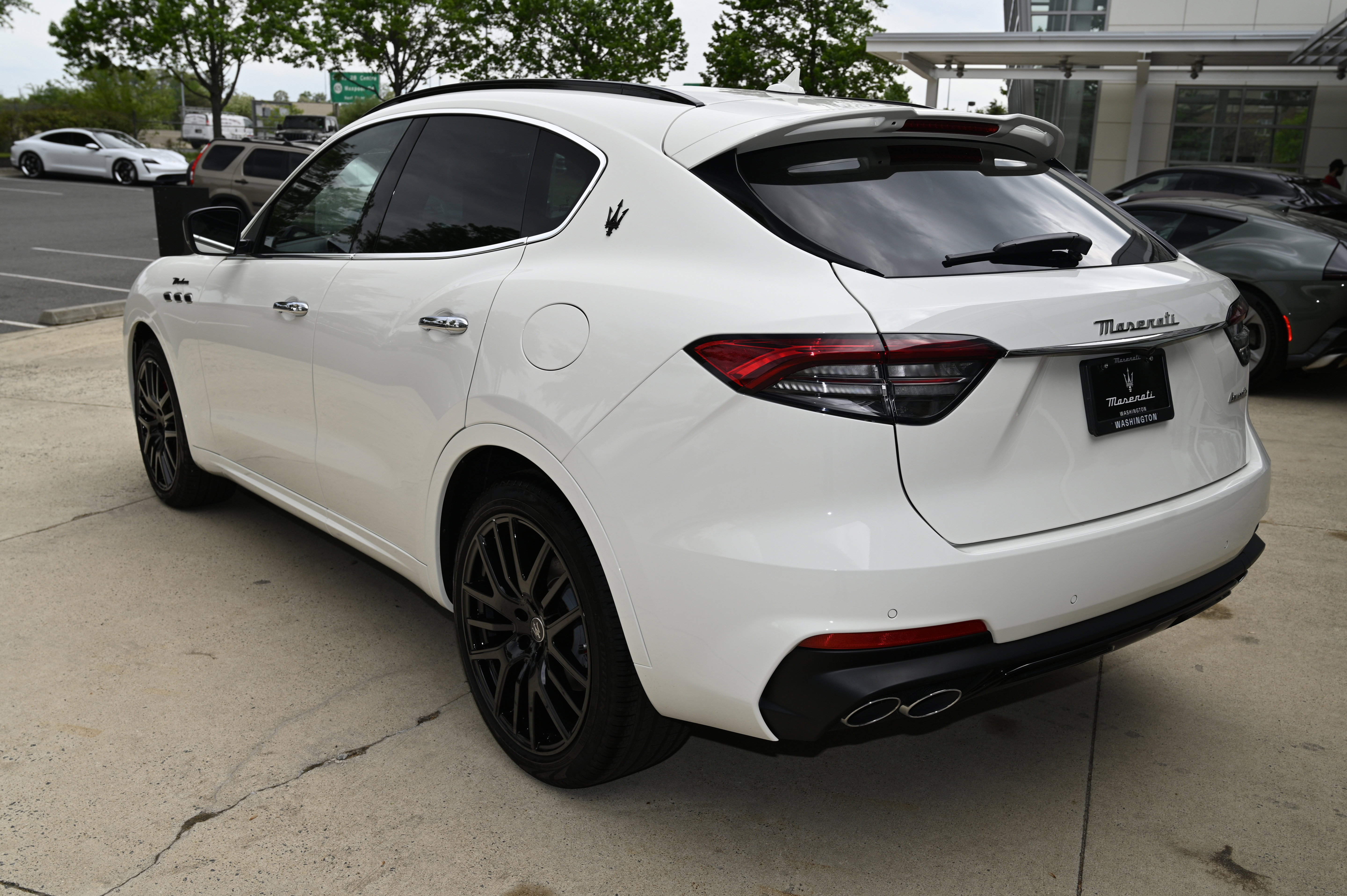New 2024 Maserati Levante Modena Ultima image 7