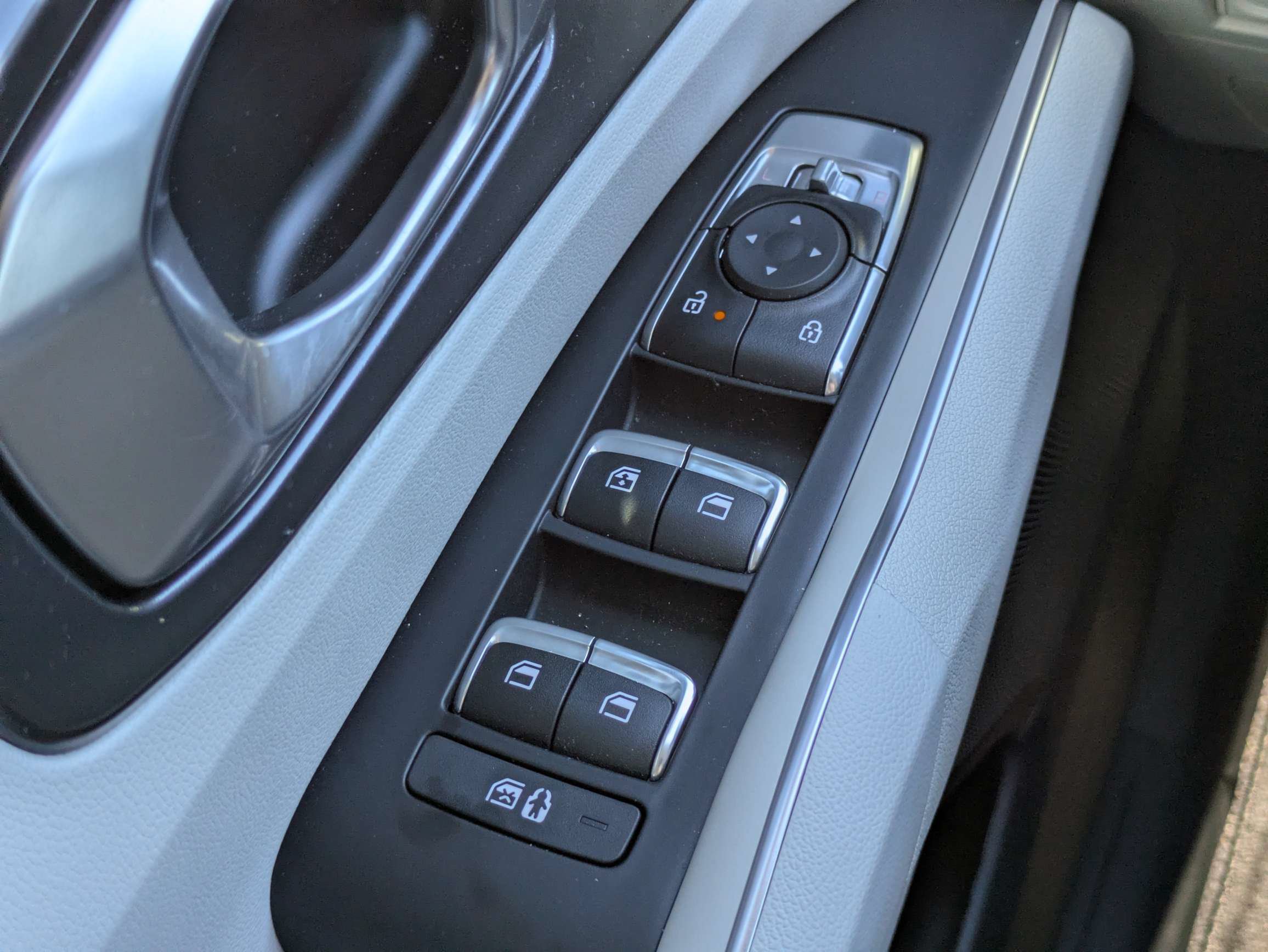 Certified 2025 Kia Sorento S FWD image 23